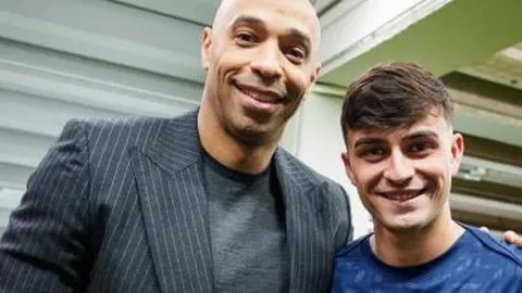 姆巴佩强力发挥：8次射门3射正+2次错失+点球得分，较量中20攻8防+控球优势20得20丢